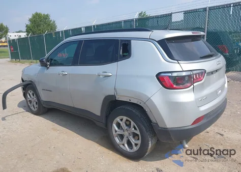 2024 Jeep Compass Latitude 4X4 z USA, uszkodzony, nr VIN 3C4NJDBN4RT117874